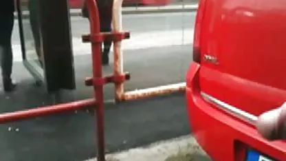 かわいいを大幅に指彼女の滑りのソファ 中出し エロ